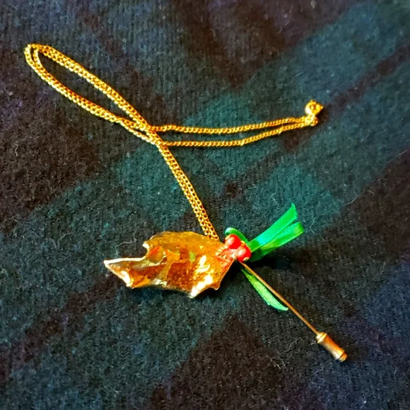 Genuine 24K GEP Holly Leaf Convertible Pin/Necklace with Berries & Ribbon Bow - Picture 2 of 7